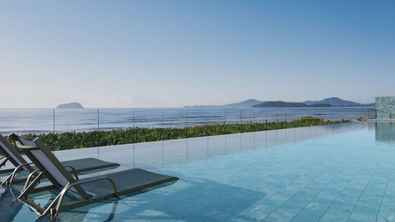 Piscina com Vista para o mar do Upside Home Club